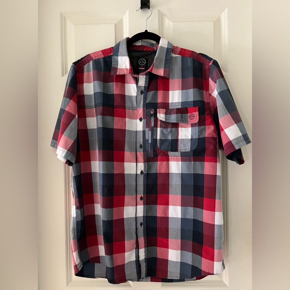 Men’s ATG Wrangler plaid short sleeve button down shirt, size L